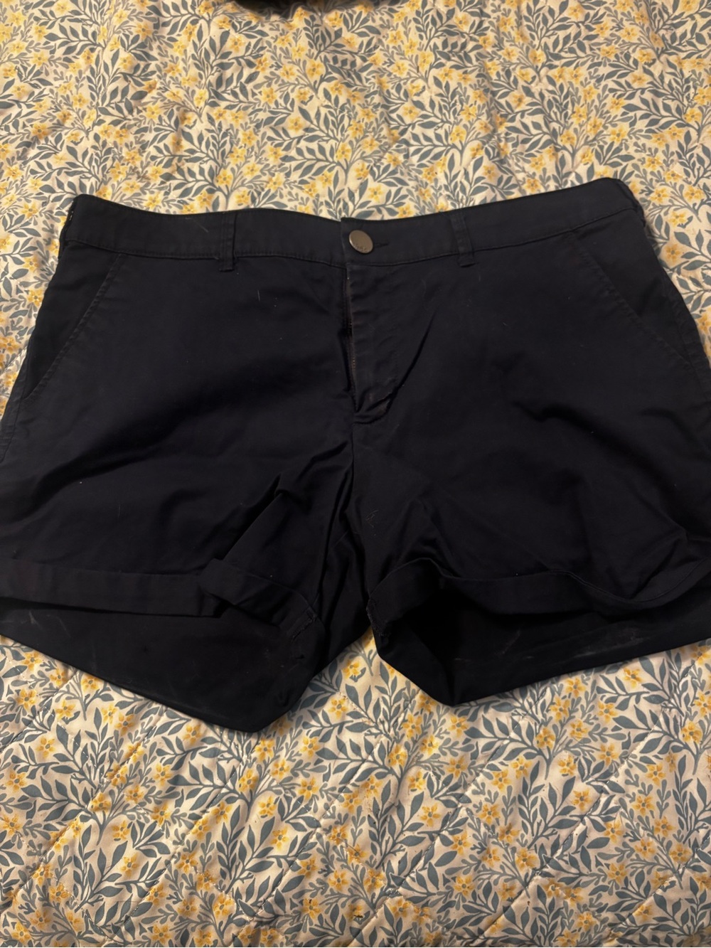 GAP Black Roll-Hem Women's Shorts